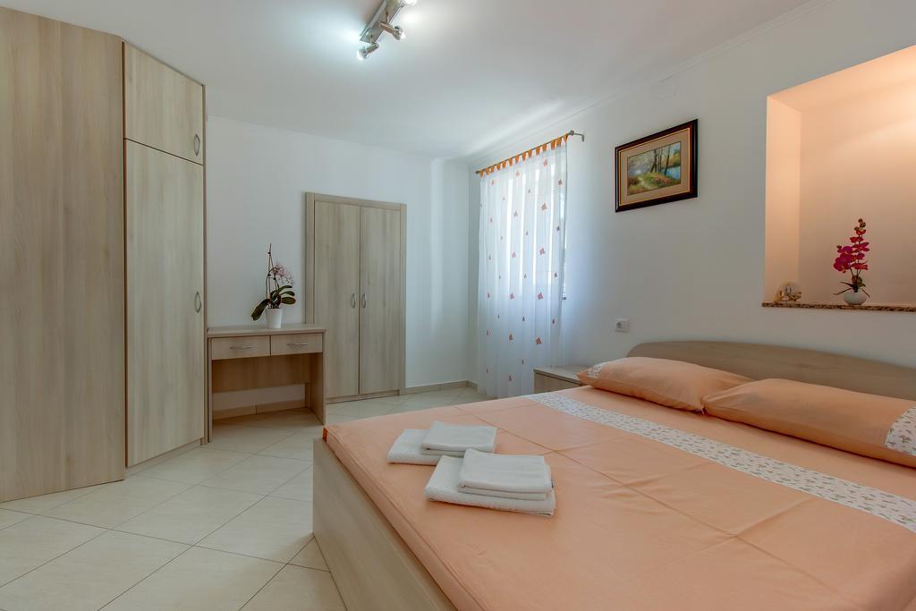Apartments Leila Mali Lošinj Buitenkant foto